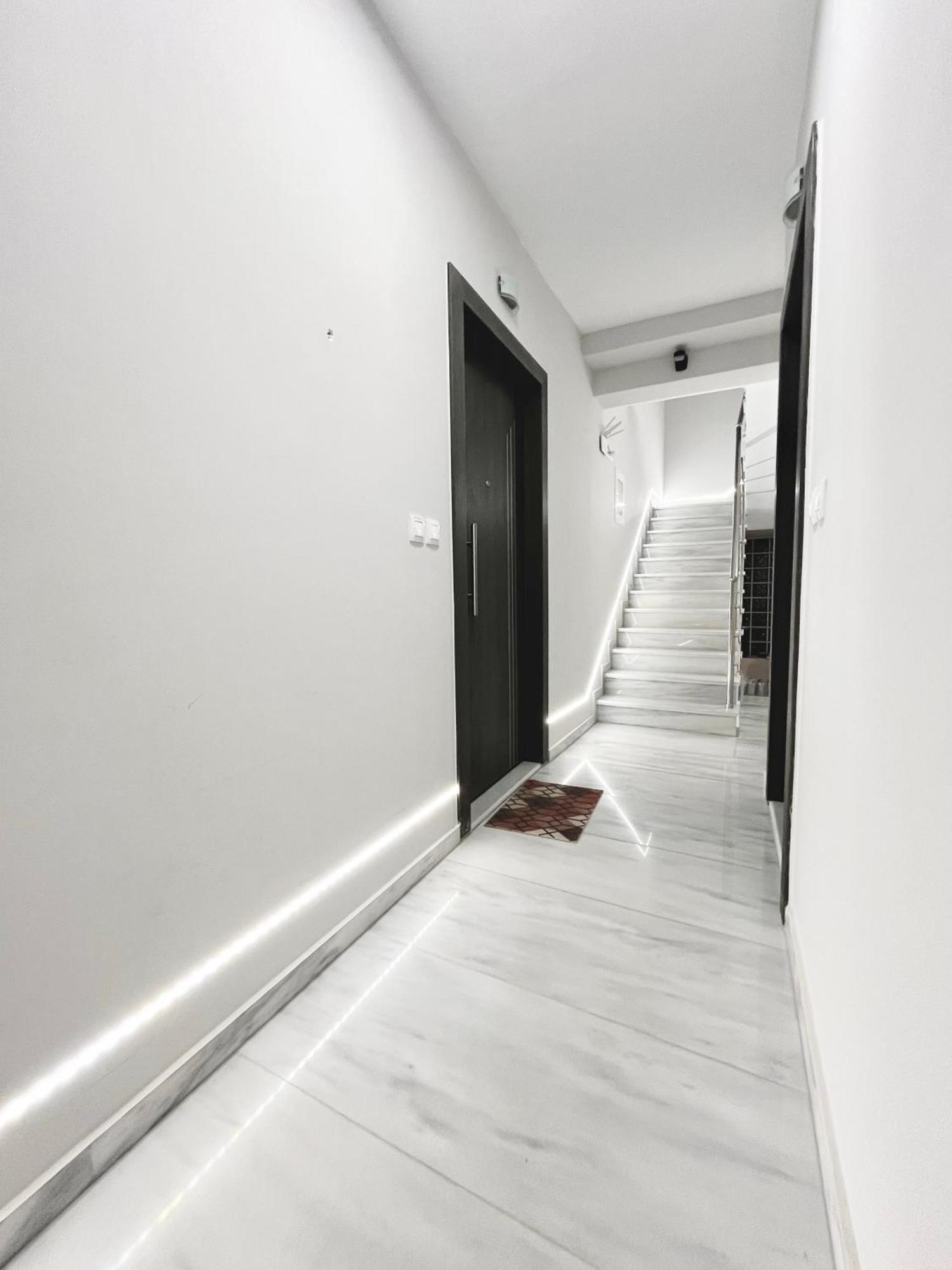 Blueline Apartment 2 ลูตรากี ภายนอก รูปภาพ