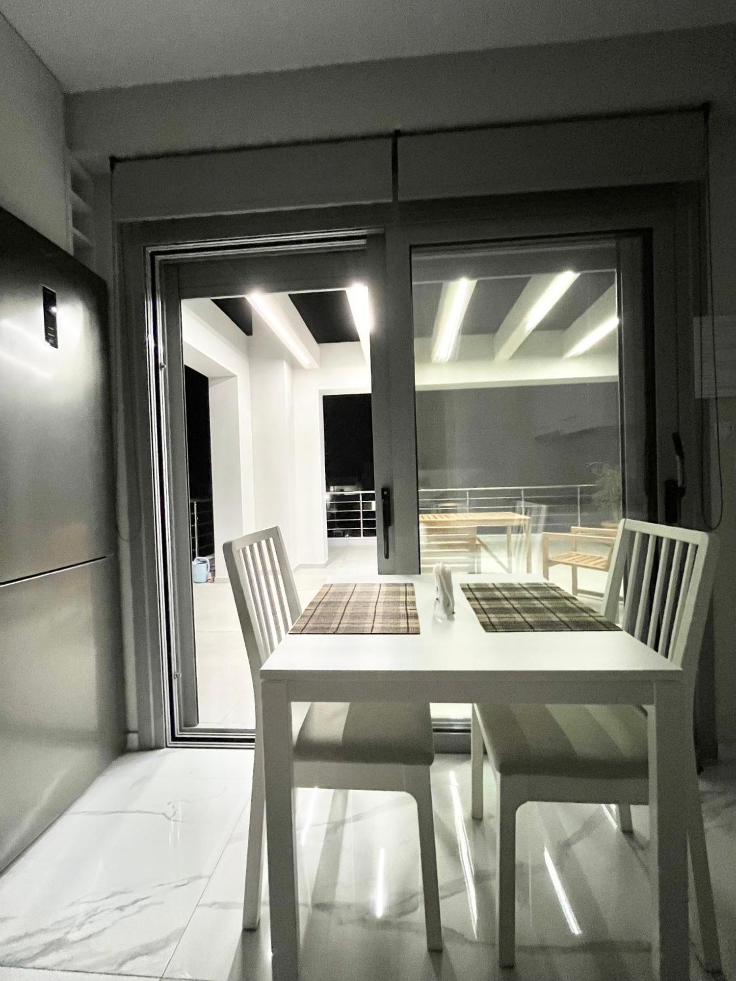 Blueline Apartment 2 ลูตรากี ภายนอก รูปภาพ