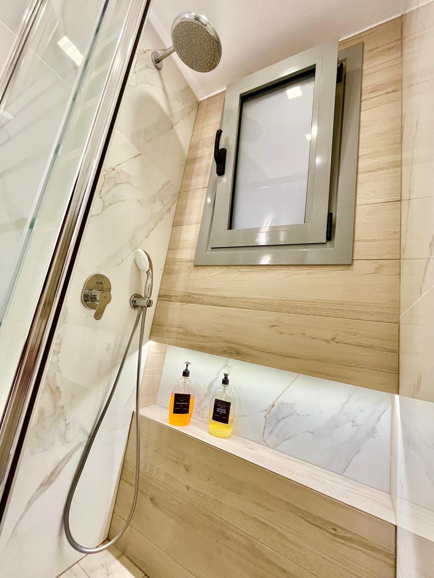 Blueline Apartment 2 ลูตรากี ภายนอก รูปภาพ
