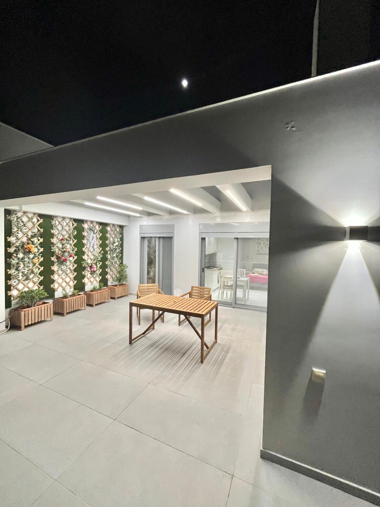 Blueline Apartment 2 ลูตรากี ภายนอก รูปภาพ