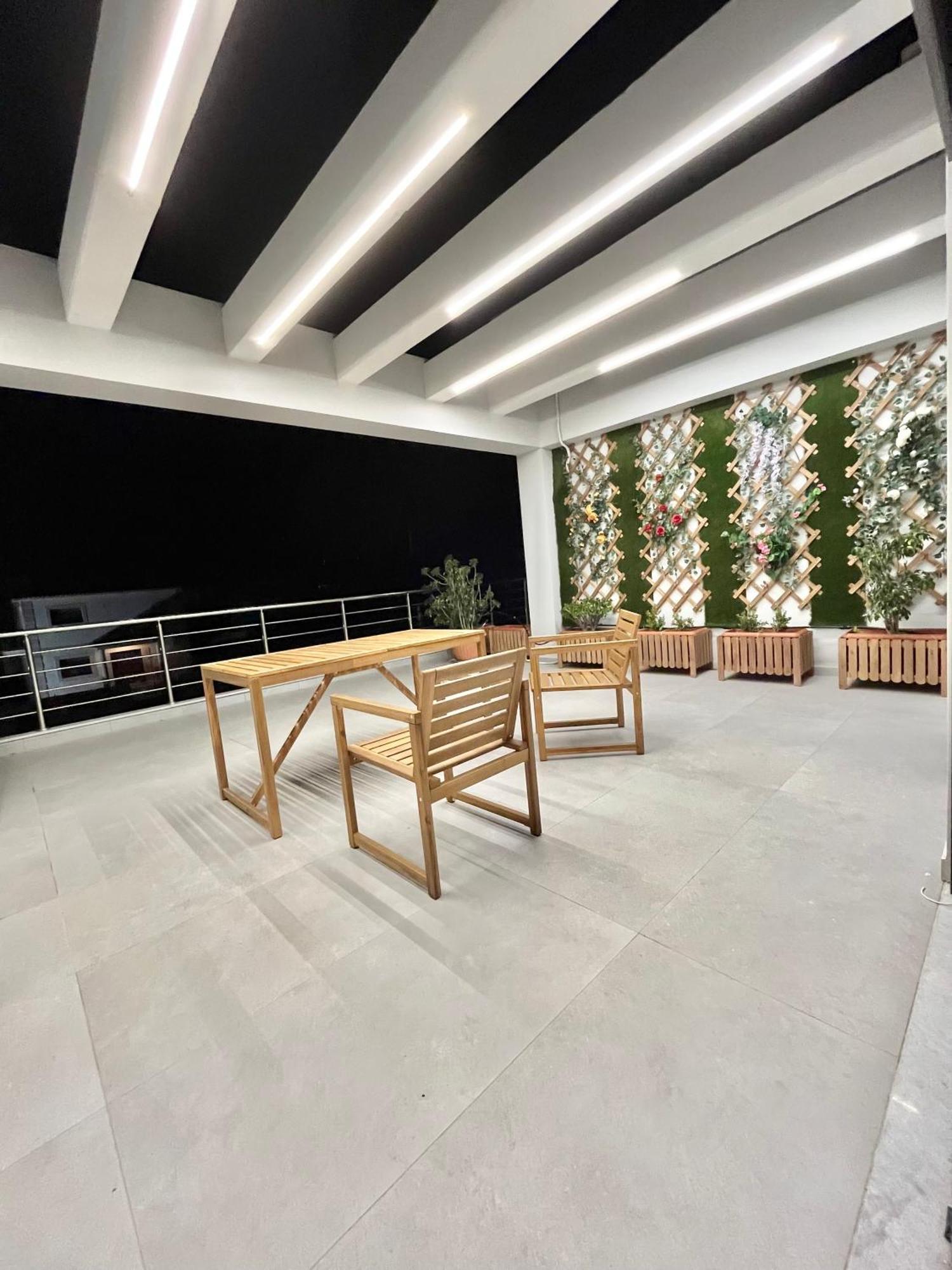 Blueline Apartment 2 ลูตรากี ภายนอก รูปภาพ