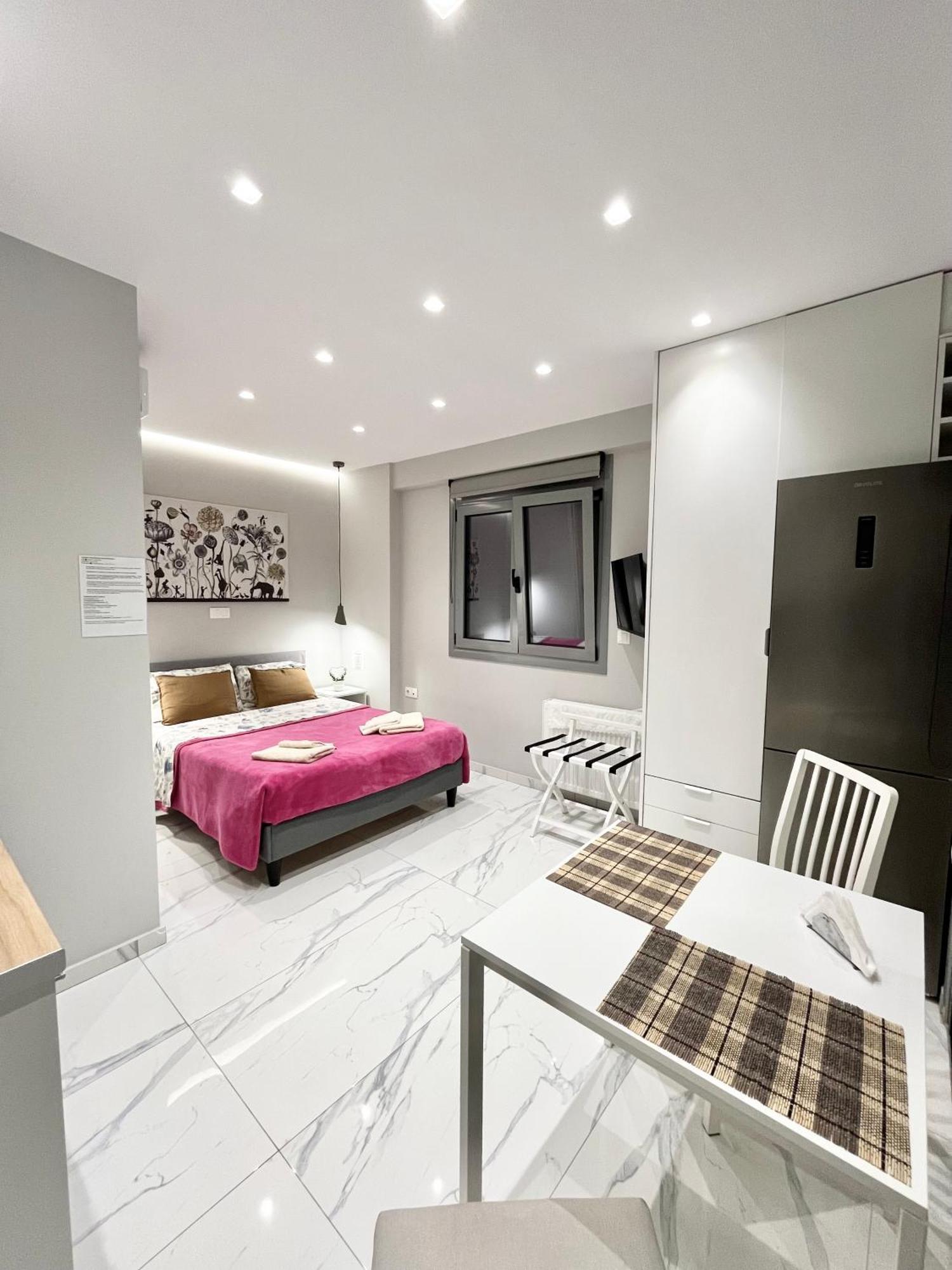 Blueline Apartment 2 ลูตรากี ภายนอก รูปภาพ