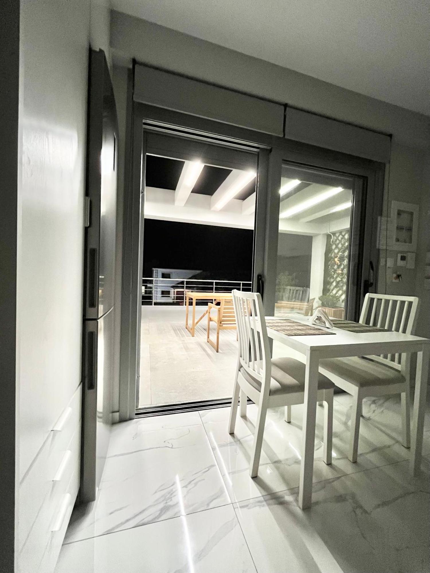 Blueline Apartment 2 ลูตรากี ภายนอก รูปภาพ